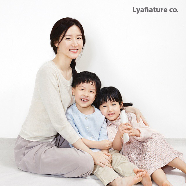 Lee Young Ae tung ảnh đẹp như tranh bên 2 con: Đã tìm ra điểm chung với Hồ Ngọc Hà! Ảnh 15