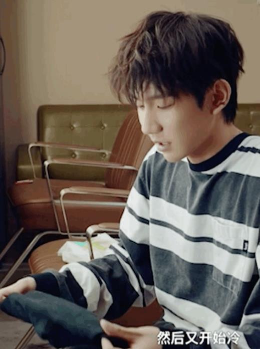 Hơn nữa, gương mặt hốc hác của Vương Nguyên càng khiến fan lo lắng