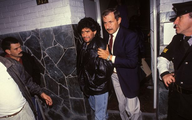 Maradona từng ăn tối với trùm ma túy khét tiếng nhất lịch sử cùng dàn chân dài tuyệt sắc Ảnh 2