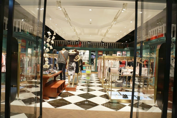 Tuy nhiên, nhiều cửa hàng khác đã rải rác giảm giá sâu từ nhiều ngày trước.