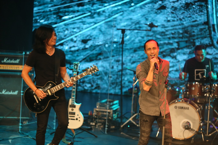 Phạm Anh Khoa thay thế Trần Lập trở thành giọng ca chính trong ban nhạc Bức Tường Ảnh 8