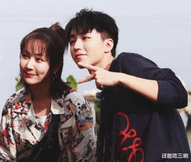 Cô gái được lòng nhiều người: Vương Tuấn Khải thường mua đồ ăn vặt cho, còn được Đặng Luân khen xinh Ảnh 14