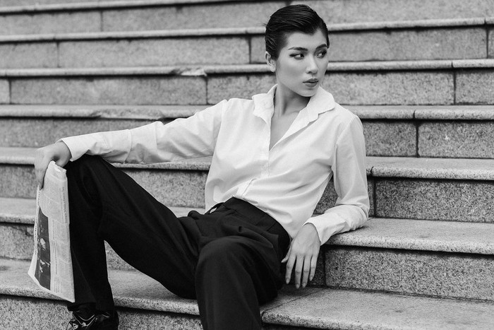 Đồng Ánh Quỳnh 'đẹp trai' hết cỡ với sơ- mi trắng cùng quần tây 'soái ca'. 