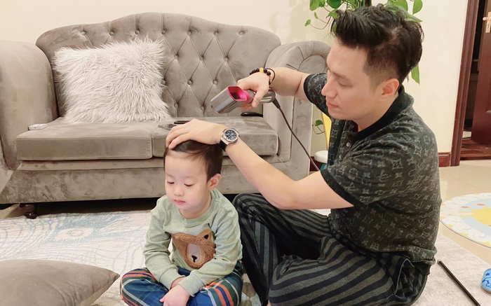 Từng căng thẳng hậu ly hôn, nay Việt Anh đã thoải mái qua nhà vợ cũ phụ chăm con trai Ảnh 2