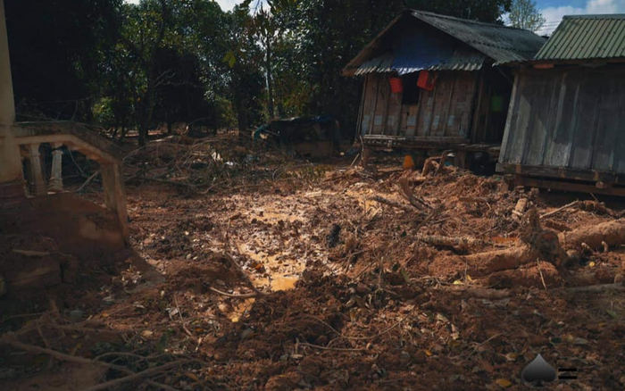 Đống đất ngổn ngang sau những trận bão liên tiếp và câu chuyện đằng sau khiến nhiều người xót xa Ảnh 2