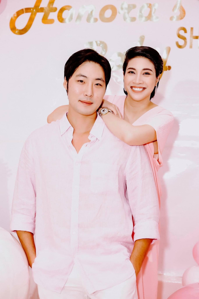 Pha Lê rất thương mẹ chồng và bà ấy là mẹ đơn thân, tự mình chăm sóc Manny, ông xã Pha Lê