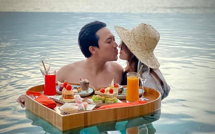 Thể hiện tình cảm với nhau, Trấn Thành và Hari Won khiến cho dân FA phải phát hờn Ảnh 2