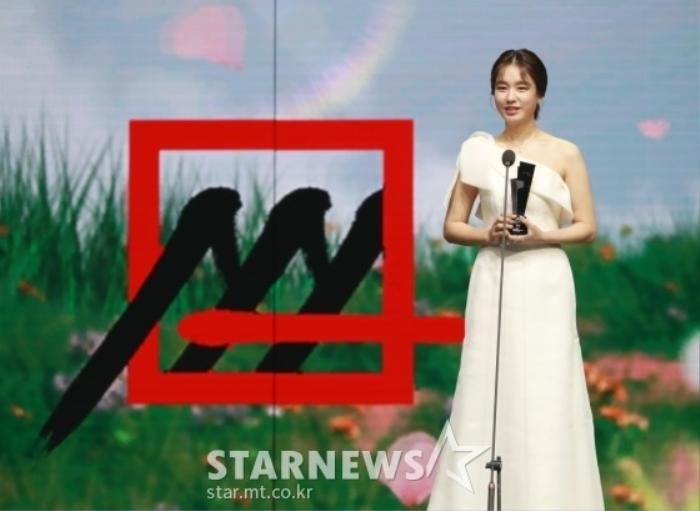 Kết quả 'AAA 2020': Kim Soo Hyun thắng Daesang, Lee Jun Ki - Seo Ye Ji nhận 2 giải lớn! Ảnh 2