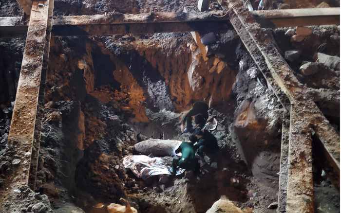 Phát hiện quả bom lớn ở công trình xây dựng Công ty truyền tải điện 1 Ảnh 2