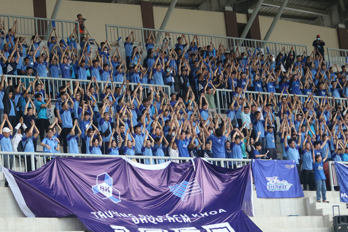 Tình yêu thể thao của sinh viên lan tỏa trên khán đài ở SV-League 2020.
