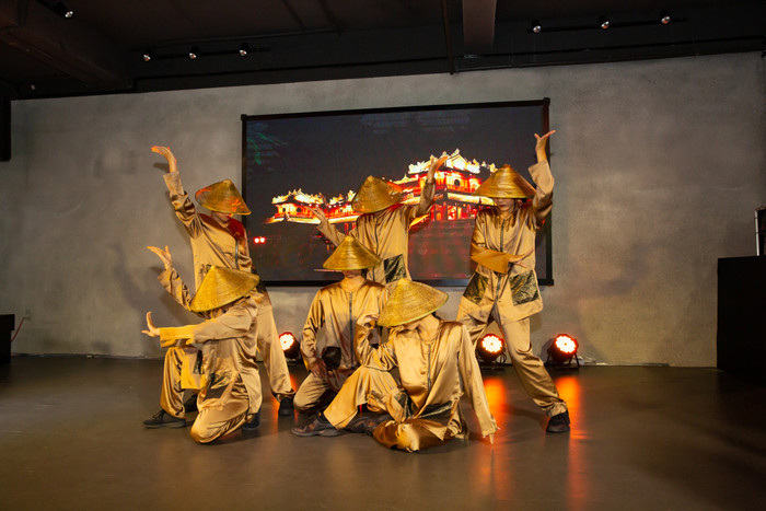 Click xem ngay: Phiên bản 'Người ơi người ở đừng về' cực 'sung' bởi bộ ba Quang Đăng - Đức Phúc - ERIK Ảnh 9