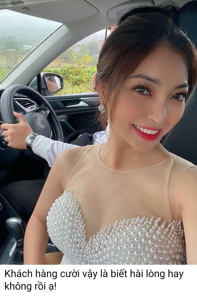 Việc người này gọi Nhật Lê là 'khách hàng' càng dân mạng thêm phần chắc chắn chuyện cô nàng đang đi chụp ảnh cưới.