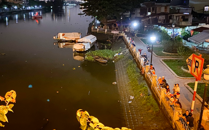 Mâu thuẫn tại quán nhậu, vợ bất ngờ nhảy xuống kênh Thanh Đa, chồng liền lao ra nhảy theo Ảnh 2