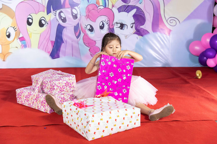 Trang Trần tổ chức sinh nhật ấm cúng cho bé Kiến Lửa, buồn vì chồng không thể về tham dự Ảnh 6