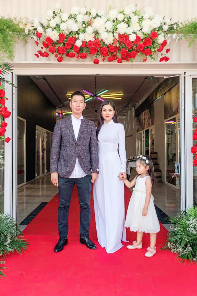 Sau hơn 1 tháng theo chồng đi làm ở Ba Lan, người đẹp gốc Vĩnh Long đã lấy lại sự cân bằng trong cuộc sống vì được lao động và làm việc