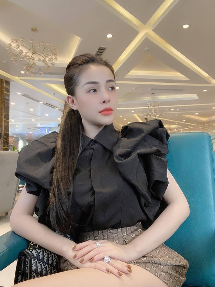 Những lần hiếm hoi mặc kín được Ngân 98 đăng tải trên mạng xã hội, theo đó, cô nàng cũng nhận được nhiều lời khen cho mình hơn