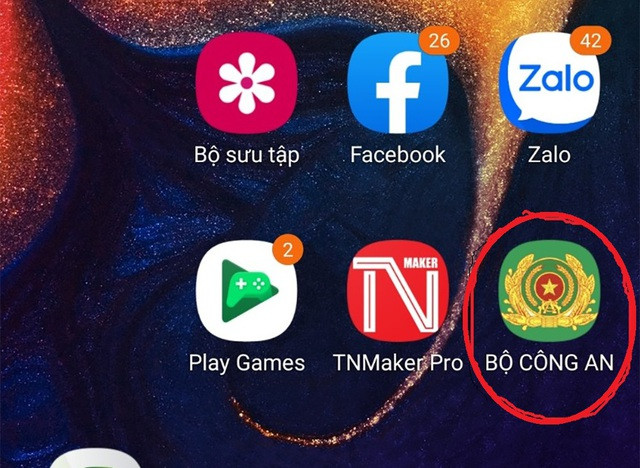 Phần mềm gián điệp với hình ảnh hiển thị là hình hiệu công an nạn nhân được hướng dẫn cài đặt về điện thoại (ảnh CA cung cấp).                