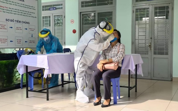 Lịch trình di chuyển của 2 ca mắc COVID-19 mới khiến 235 người phải cách ly Ảnh 2