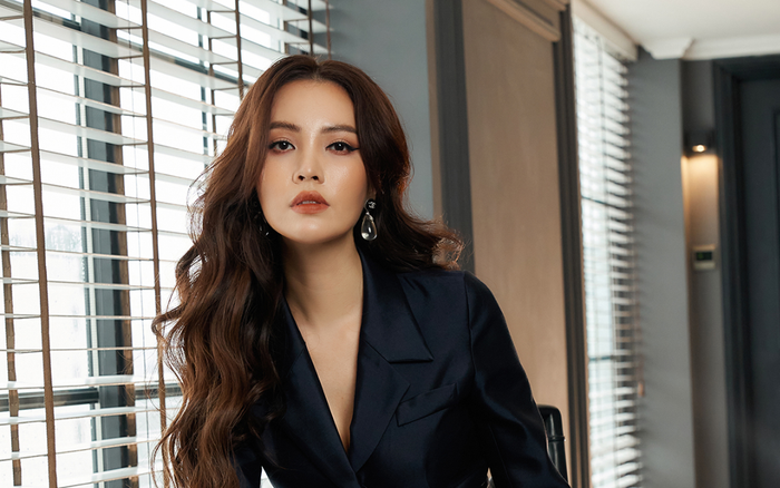 Á hậu Thụy Vân gợi ý cách nhanh nhất để trở thành nữ công sở sang trọng quyến rũ Ảnh 2