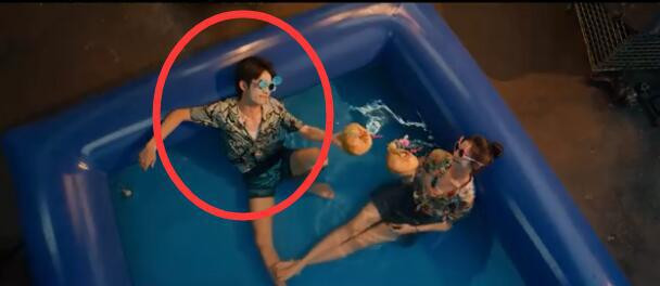 Dịch Dương Thiên Tỉ ôm 'Mưu nữ lang' Lưu Hạo Tồn dưới mưa Ảnh 10