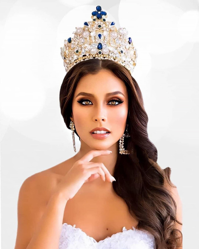 Janick Maceta - á hậu 3 Miss Supranational 2019 sẽ tiếp tục mang trên mình dải sash Peru tại Miss Universe 2020.