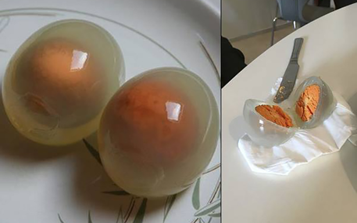 Sự thật về quả trứng trong suốt với lòng đỏ màu cam khiến cộng đồng mạng kinh ngạc Ảnh 2