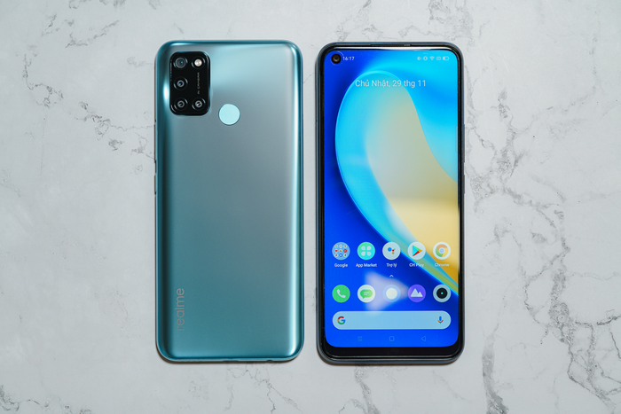 Chiếc điện thoại của Realme có màn hình 6,5 inch cùng độ phân giải 720 x 1,600 pixels, HD , tỷ lệ hiển thị màn hình lên đến 90%. Điểm đáng nói là tần số quét của màn hình lên tới 90Hz. Như vậy, người dùng có thể cảm nhận các chuyển động trên màn hình mượt mà hơn.