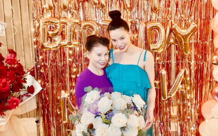 Sắc vóc đáng ngưỡng mộ của mẹ Hà Hồ ở tuổi U70 Ảnh 2