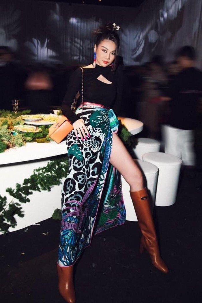 Thanh Hằng luôn nổi tiếng với đôi chân dài miên man tận 1,12m trong suốt 2 thập kỷ qua