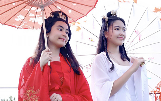 Con gái Quyền Linh diện đồ cổ trang đẹp như tiên nữ Ảnh 2