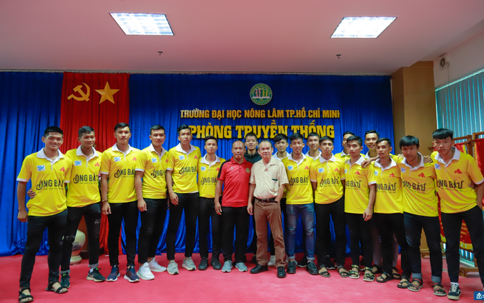 Bầu Đức: Xem các em sinh viên đá bóng thật sướng! Ảnh 2