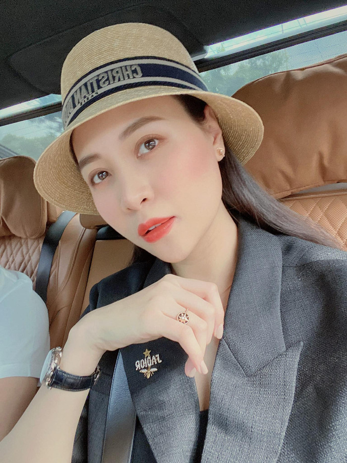 Sau 1 năm kết hôn, Đàm Thu Trang lần đầu tiết lộ về 'khoản lãi' bản thân có được. Đó chính là con gái của cô và ông xã Cường Đô La