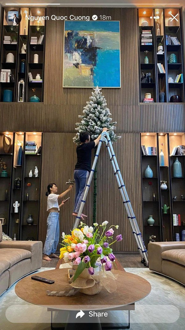 Vì là năm đầu tiên đón giáng sinh cùng con gái cưng thế nên Cường Đô La đã trang trí trong nhà hoành tráng hơn mọi năm