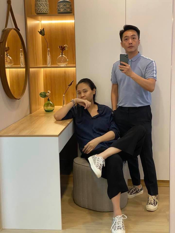 Hai vợ chồng còn thường xuyên 'trốn con' đi hẹn hò riêng