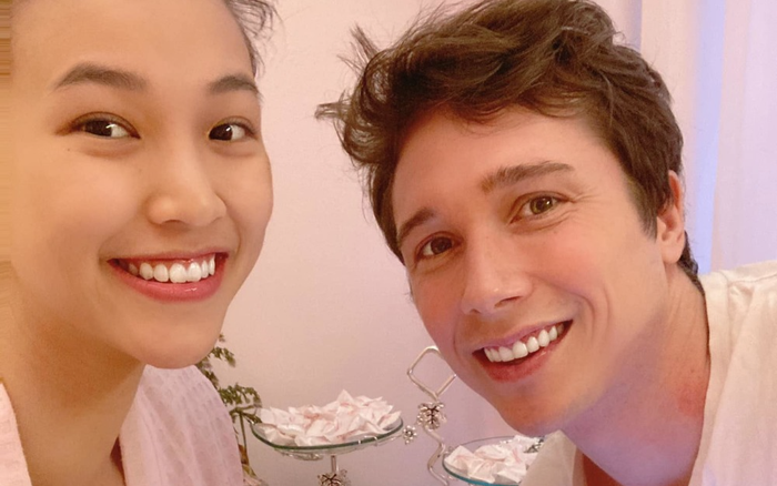 MC Hoàng Oanh kỉ niệm 1 năm ngày cưới với ông xã ngoại quốc Ảnh 2