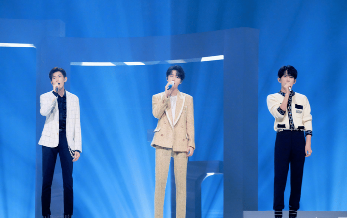 Dù tham gia cùng một sự kiện nhưng ba thành viên TFBoys không biểu diễn chung sân khấu? Ảnh 2