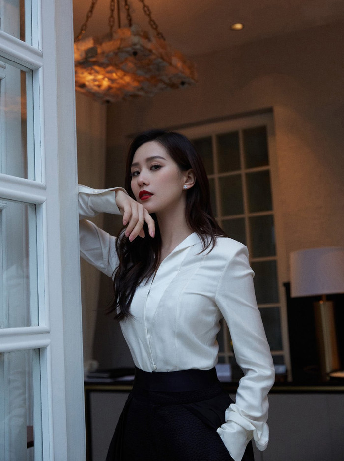 Lưu Thi Thi đẹp nền nã.
