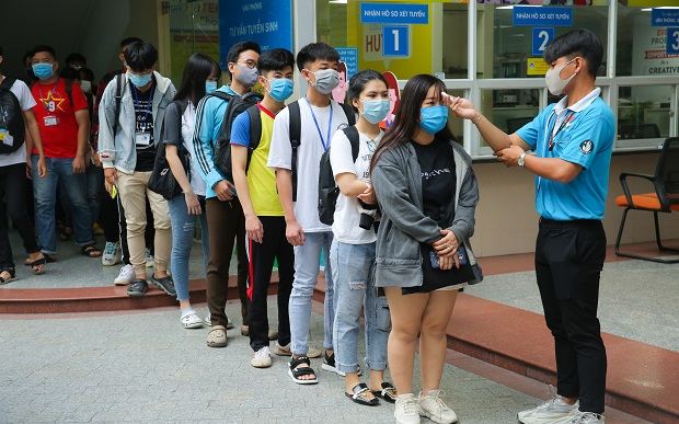 Cập nhật: Gần 100.000 sinh viên TP HCM nghỉ học tập trung có liên quan đến 2 bệnh nhân 1342 và 1347 Ảnh 2