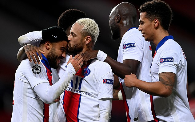 Phung phí cơ hội, Man Utd thua tan nát trước PSG tại Old Trafford Ảnh 2