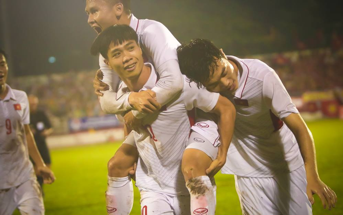 Công Phượng và Văn Quyết: Ai xứng đáng giành QBV 2020? Ảnh 2