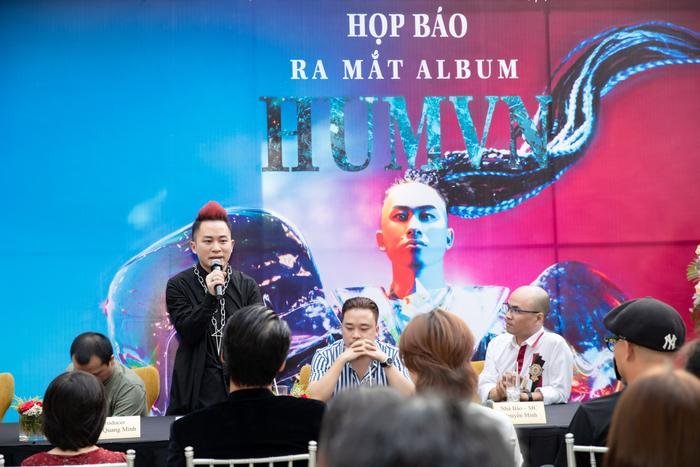 Tùng Dương tiết lộ con trai 5 tuổi thuộc hết 12 ca khúc trong album mới của mình Ảnh 3