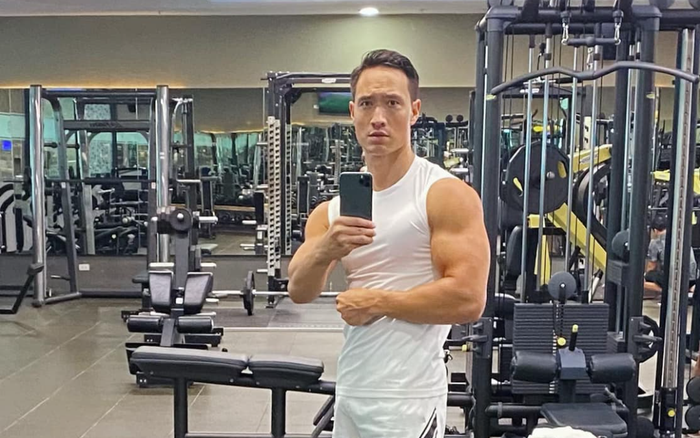 'Ông bố bỉm sữa' Kim Lý khoe body trong phòng tập, tiết lộ phải khỏe mạnh để chăm 2 nhóc tì Ảnh 2
