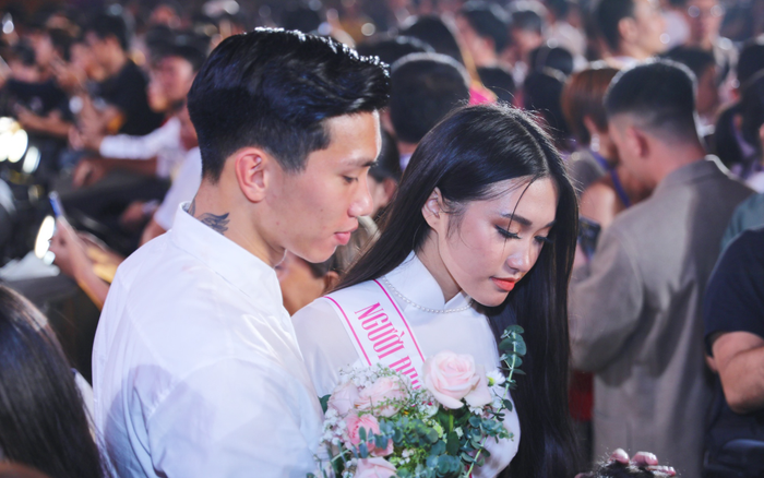 Đoàn Văn Hậu yêu bạn gái thi Hoa hậu: Đi trên con đường của Bùi Tiến Dũng Ảnh 2