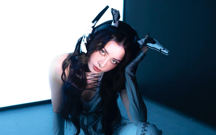 Chi Pu biểu diễn tại sự kiện có Chung Ha, ATEEZ: Visual đỉnh cao, vũ đạo và thần thái miễn chê Ảnh 2