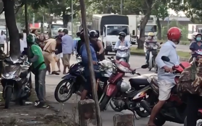 Bắt khẩn cấp 2 đối tượng hành hung cảnh sát giao thông gây bức xúc dư luận Ảnh 2