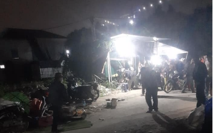 Chồng cầm dao sát hại vợ ngoài chợ rồi ra công an đầu thú Ảnh 2