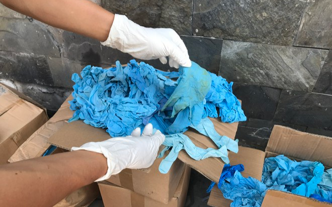 Phát hiện hơn 5 tấn găng tay y tế đã qua sử dụng được nhập từ Trung Quốc về TP.HCM Ảnh 2