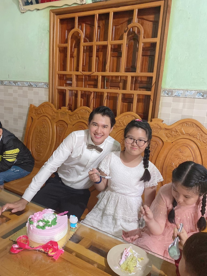 Cherry - con gái của Thảo Trang và Thanh Bình tin tưởng chú Quang Pháp có thể đem lại hạnh phúc cho mẹ