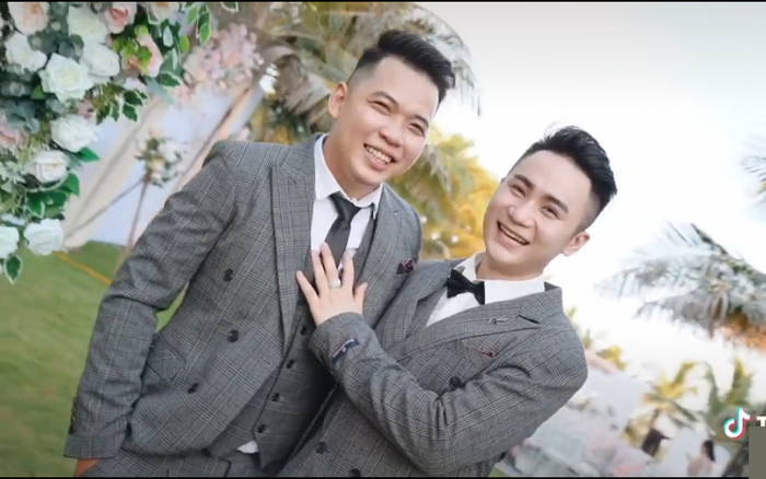 Đám cưới đồng tính của hai anh chàng đẹp trai khiến hội chị em ghen tị: 'Trai đẹp thuộc về nhau hết rồi' Ảnh 2