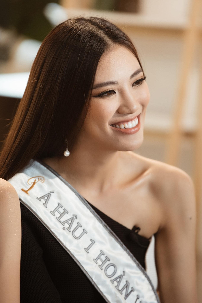 Fan khen chê nhan sắc Kim Duyên thay đổi: 'Hao hao Phương Khánh - Hồ Quỳnh Hương lại giống Catriona Gray' Ảnh 1